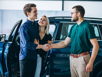 Familie schließt ein gutes Angebot bei Autoankauf Oberhausen ab